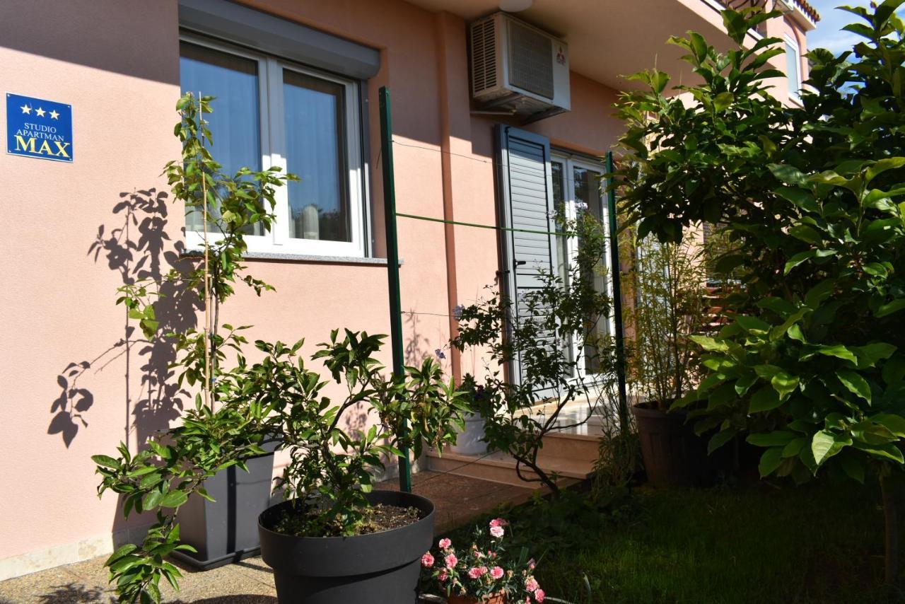 Studio Max With Parking Rovinj Bagian luar foto