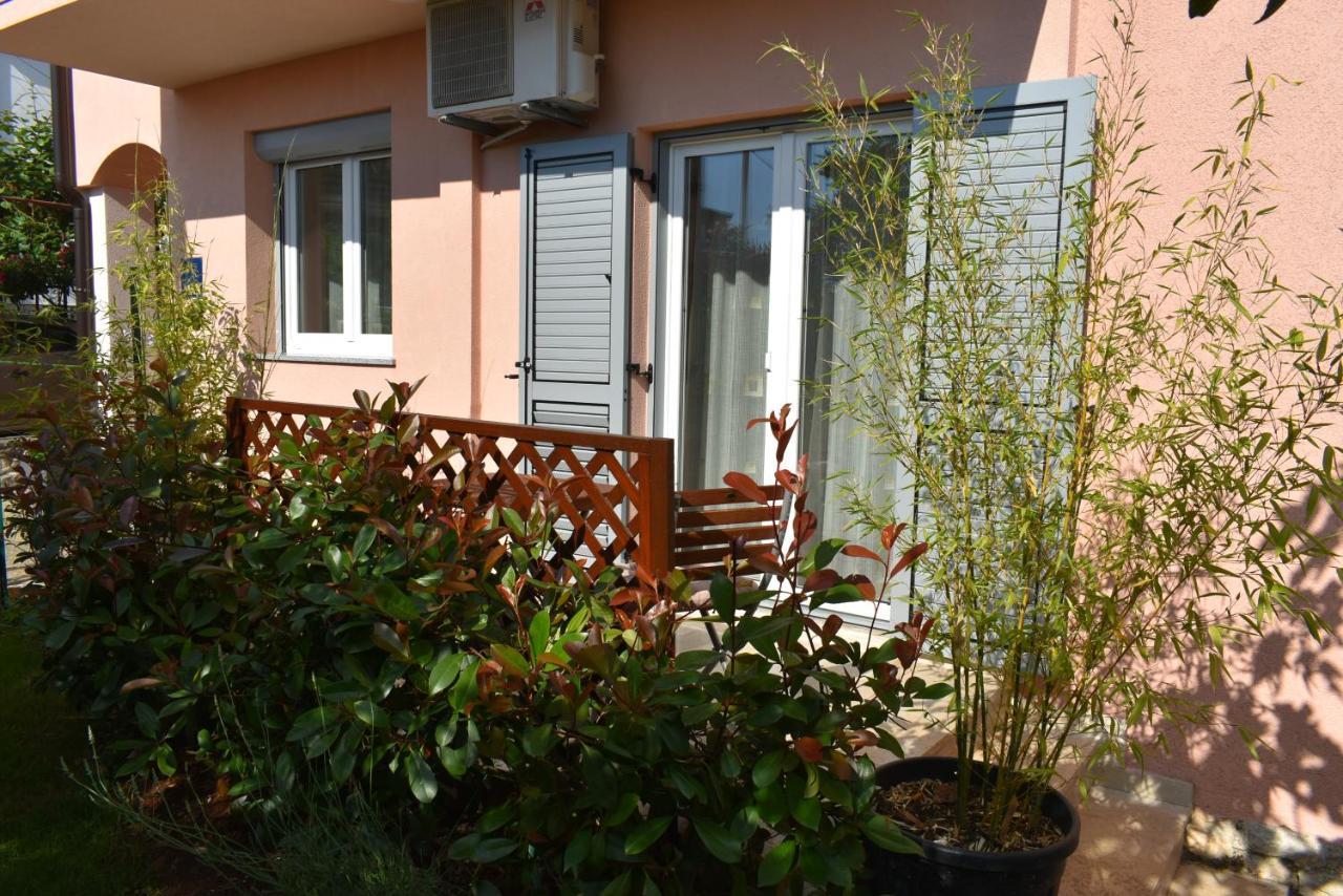 Studio Max With Parking Rovinj Bagian luar foto