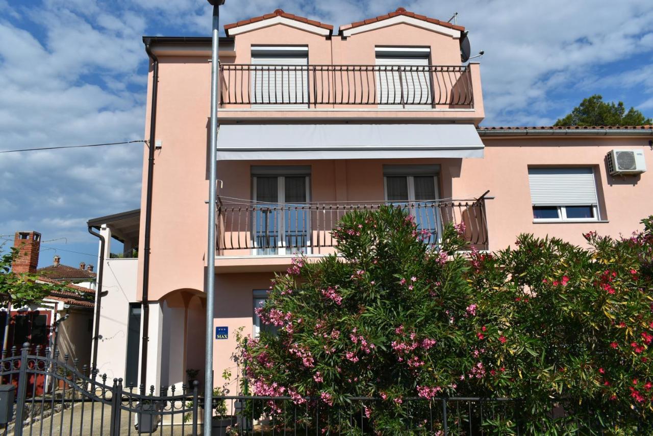 Studio Max With Parking Rovinj Bagian luar foto
