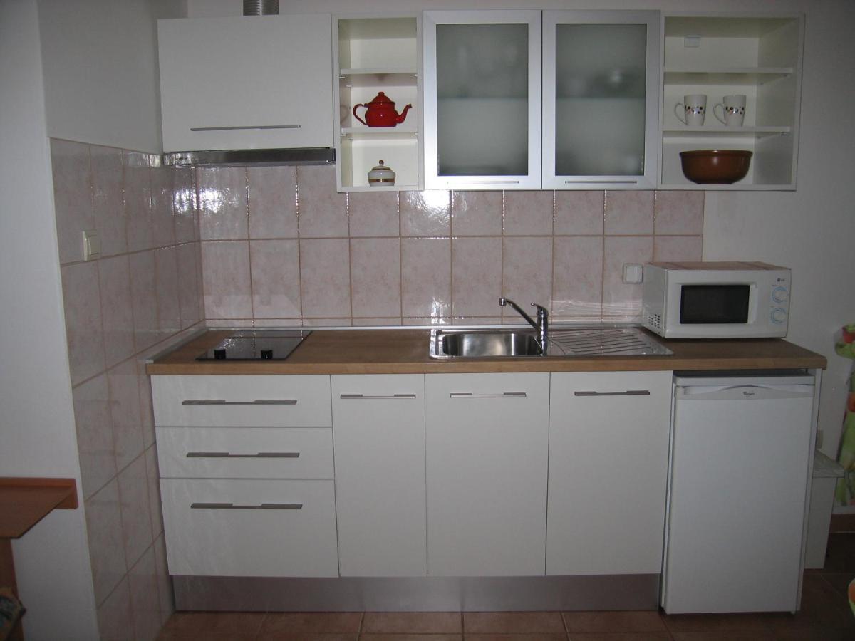 Studio Max With Parking Rovinj Bagian luar foto