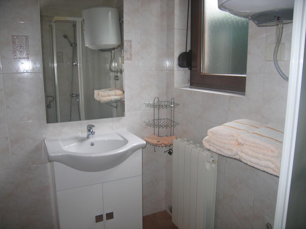 Studio Max With Parking Rovinj Bagian luar foto